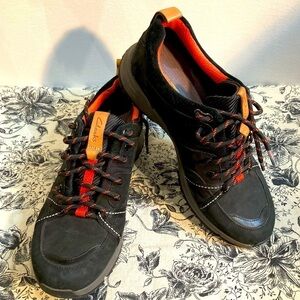CLARKS Sz 7.5 Trainer  Style Shoes 'Tri Trek Gtx' Gortex Sneakers